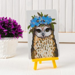 Алмазная мозаика 'Совушка с венком из цветов' 10*15см, частичная выкладка, с подставкой 